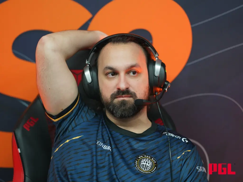 Monte coach Alexander “kakafu” Shimanchik.