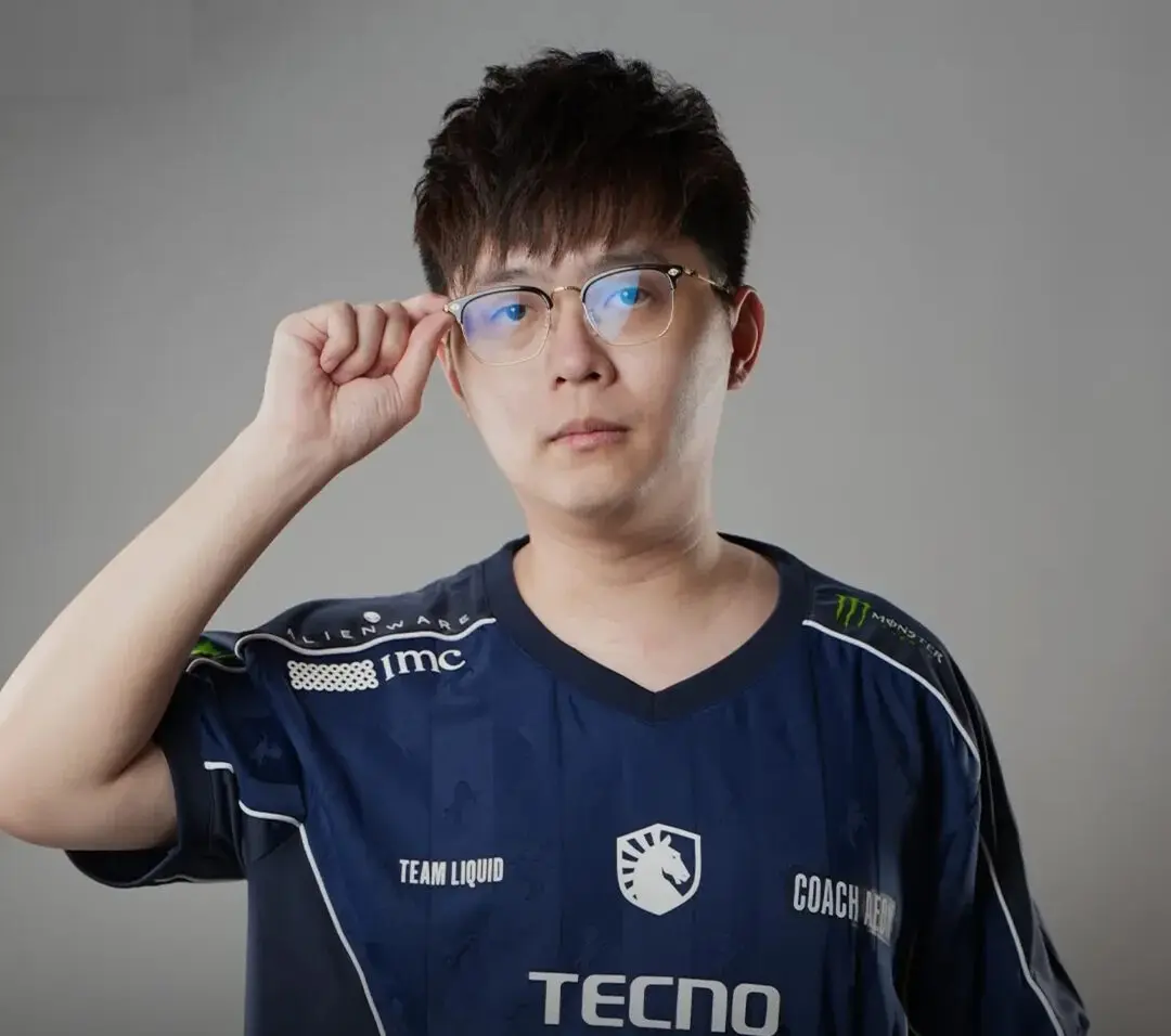 Тренер Team Liquid PH Онг Вэй «Aeon» Шен.