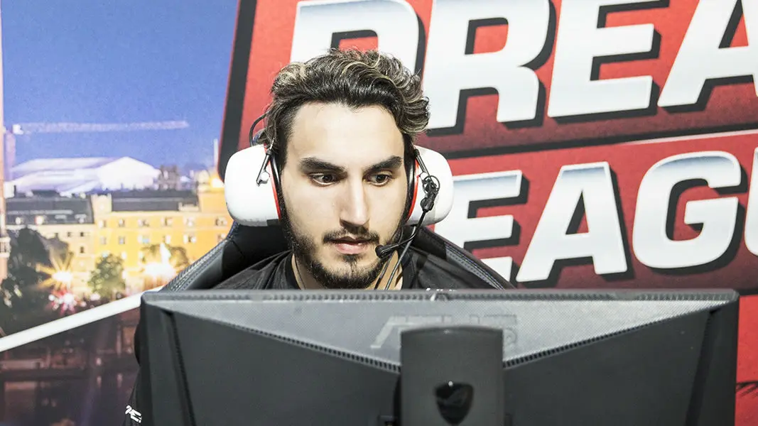 Мариано Андрес «Papita» Канеда на DreamLeague Season 10.