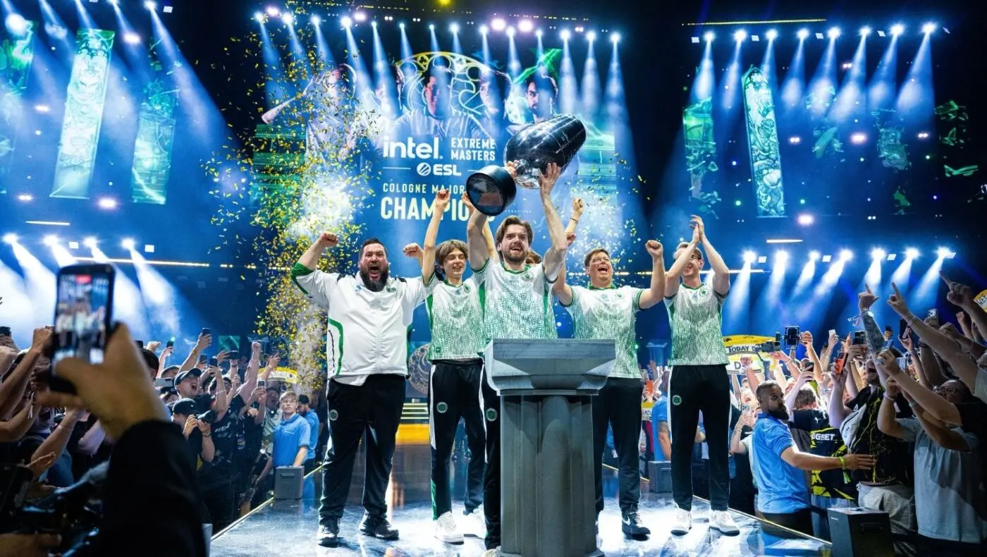 Team Falcons с кубком IEM Cologne Major 2026