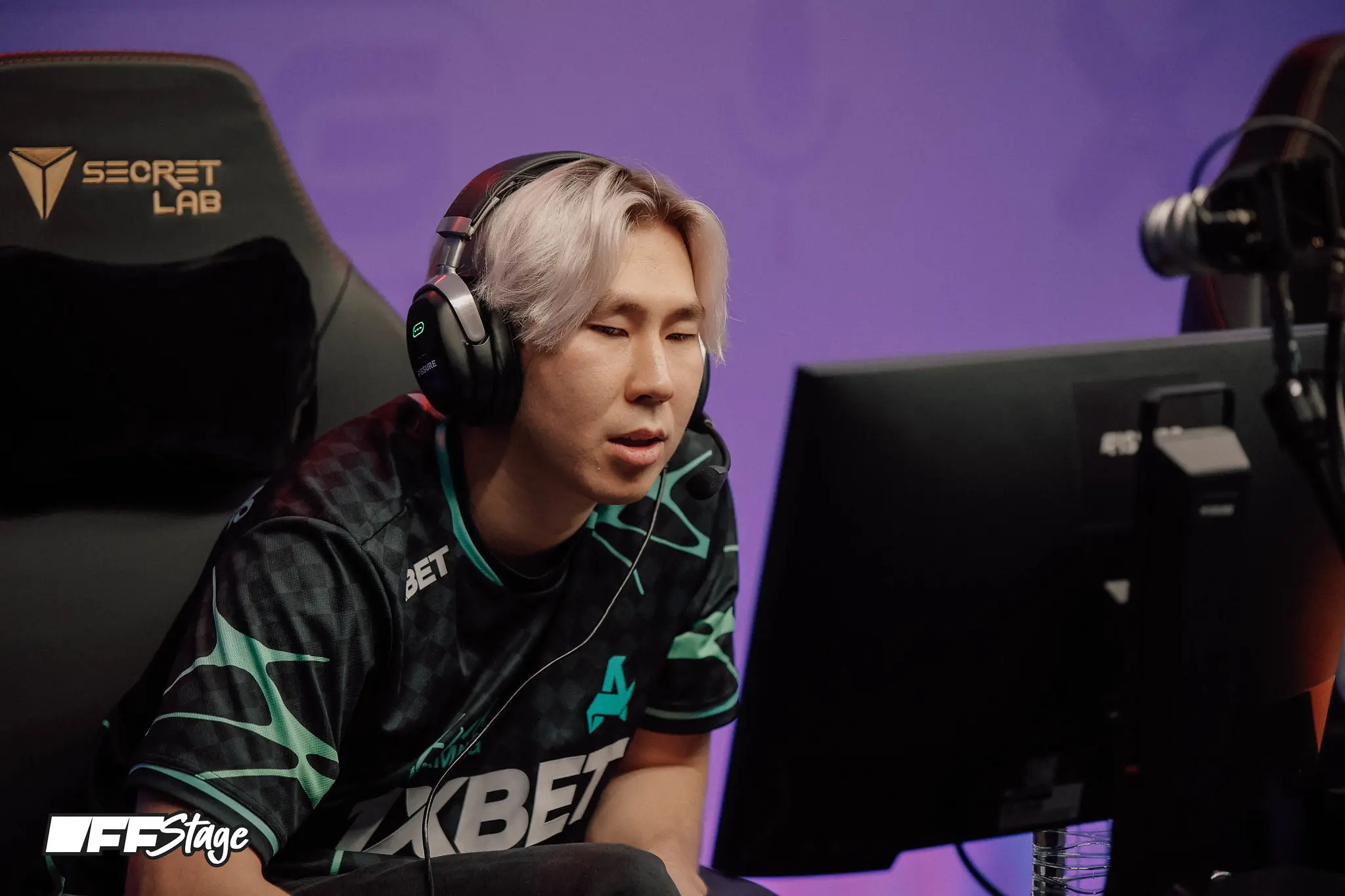 Alexander “TORONTOTOKYO” Hertek at FISSURE PLAYGROUND 2 — DOTA