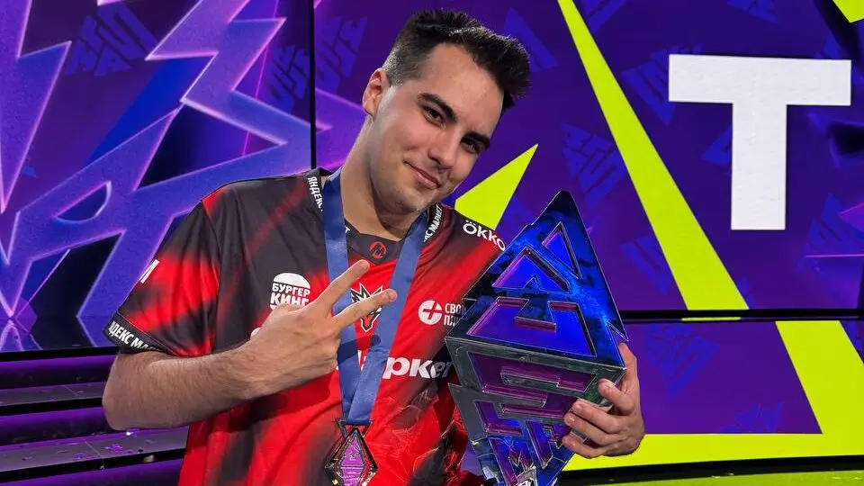 Photo of DM with the BLAST Slam VII trophy
