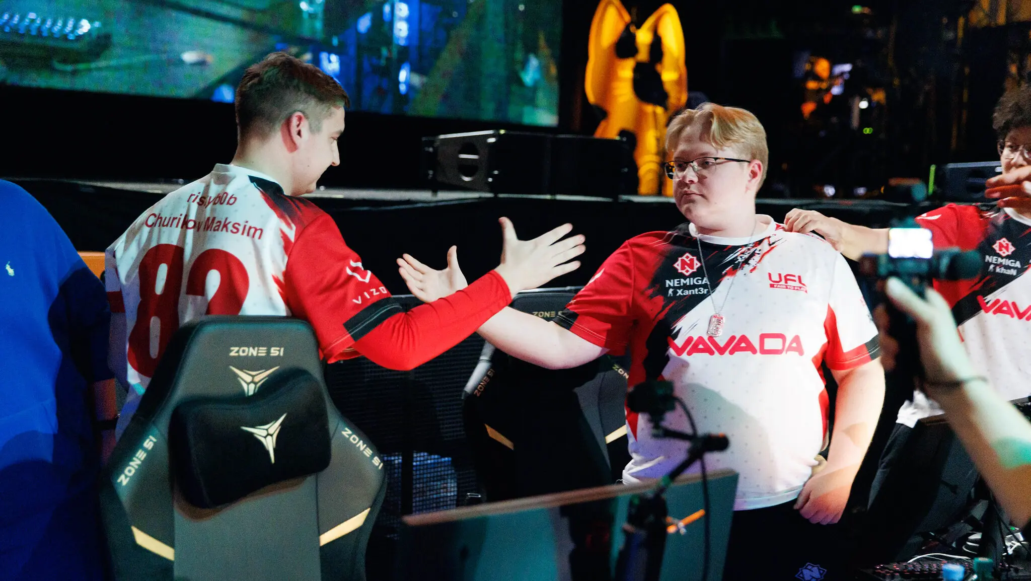 Photos of riskyb0b and Xant3r