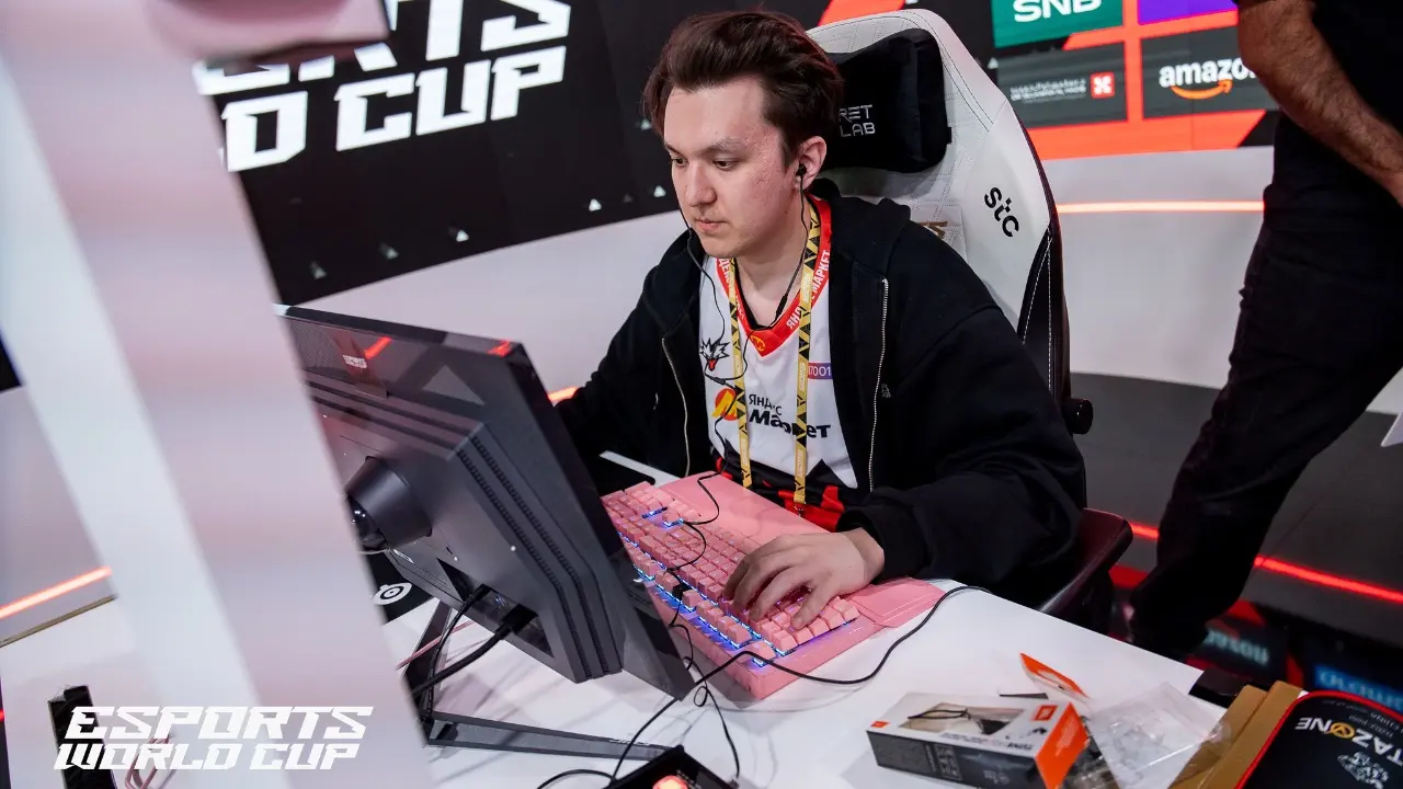 Aibek “TA2000” Tokayev at the 2025 Esports World Cup in Dota 2
