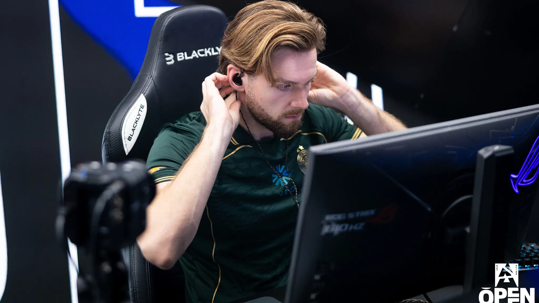 Рифлер Team Falcons Никола «NiKo» Ковач.