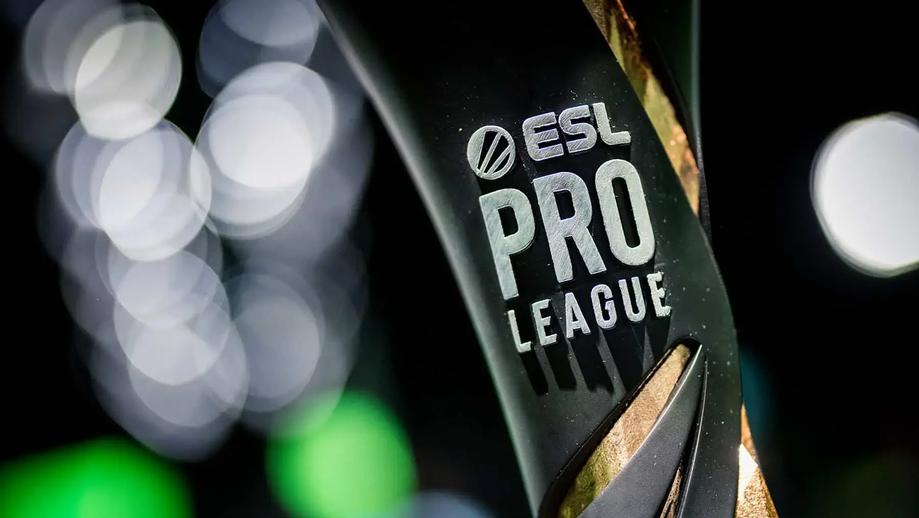 Фотография трофея ESL Pro League
