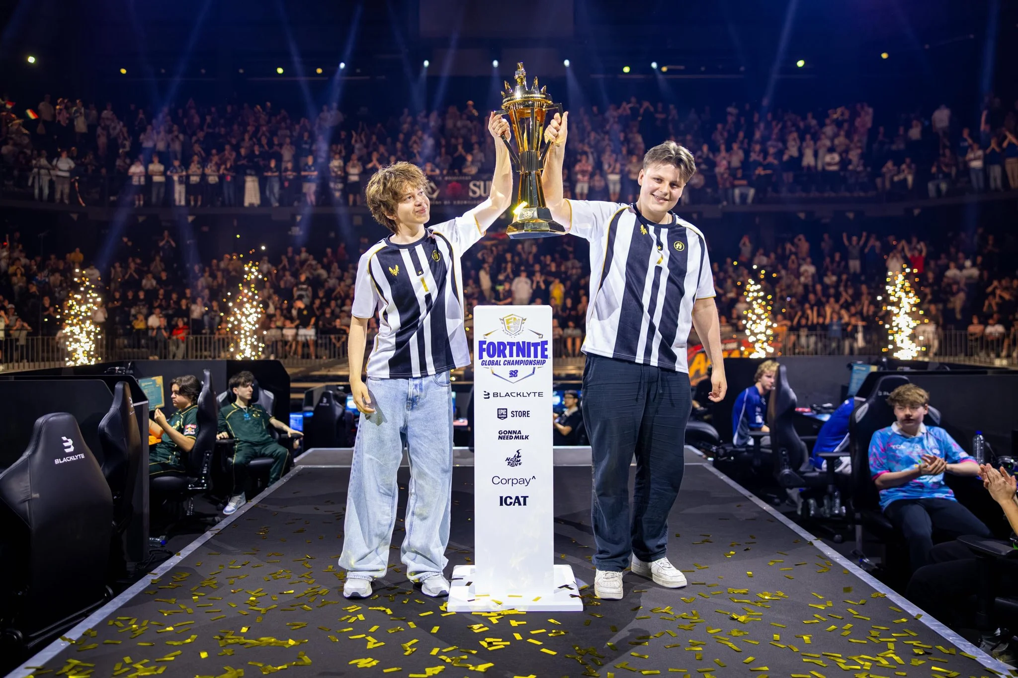 SwizzY и Pixie из HavoK by Vitality поднимают трофей Fortnite Champion Series 2026 - Global Championship