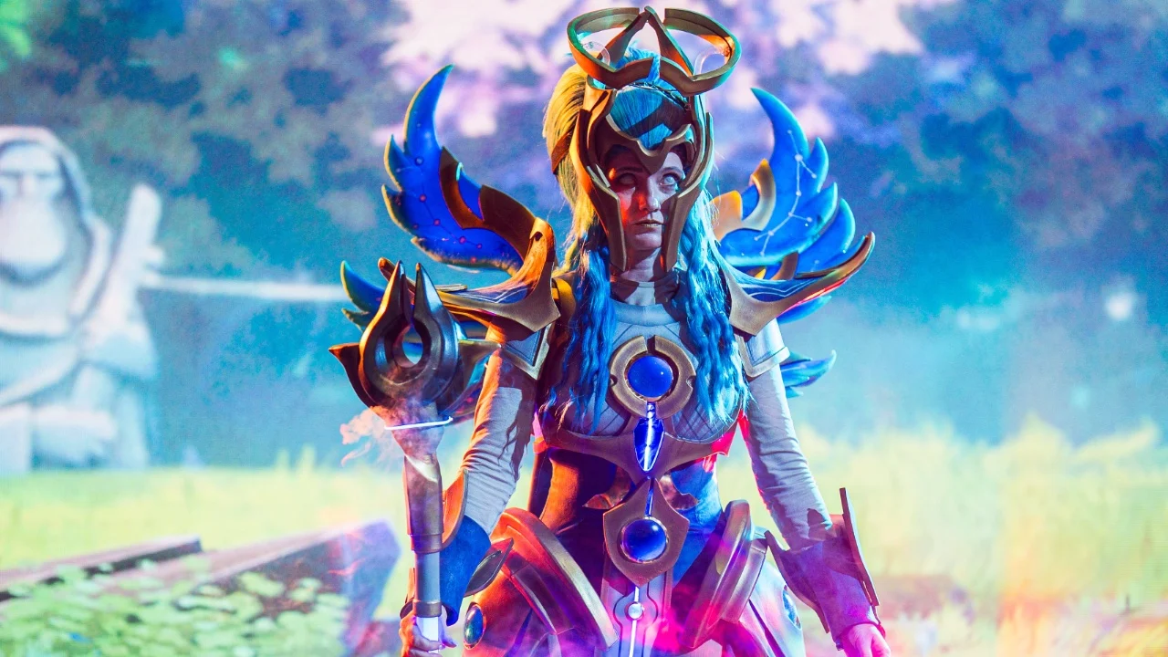 Nika Lockhart as Dawnbreaker