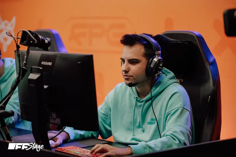 Дмитрий «DM» Дорохин на FISSURE PLAYGROUND 2 — DOTA