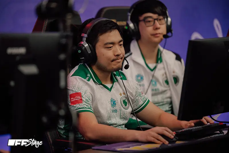 Sneyking и Aui_2000 из Team Falcons на FISSURE PLAYGROUND 2 — DOTA