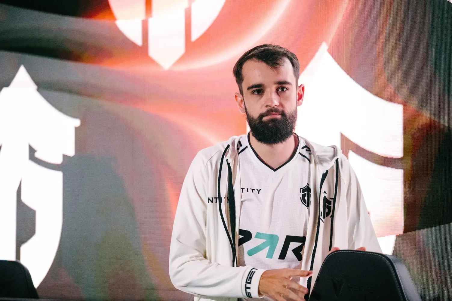 Fishman в составе Entity выступает на The International 2022.