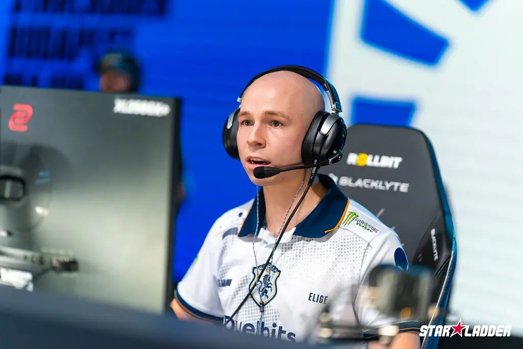 Рифлер Team Liquid Джонатан «EliGE» Яблоновски во время матча.